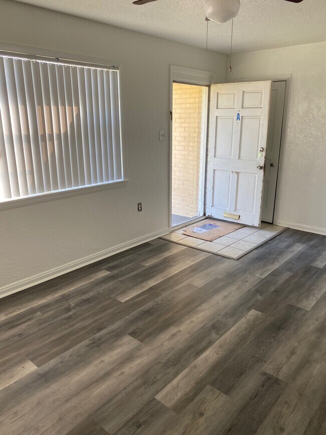 Foto del edificio - 39 Byron Ellinor Dr