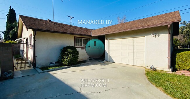 Building Photo - This is a must see WOOD STREETS home that ...