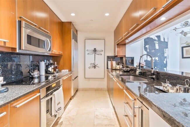 Foto del edificio - 901 Brickell Key Blvd