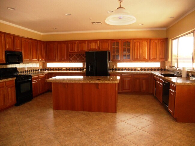 Foto del edificio - Stunning 5 bed/ 3.5 Bath in Pleasant Valley