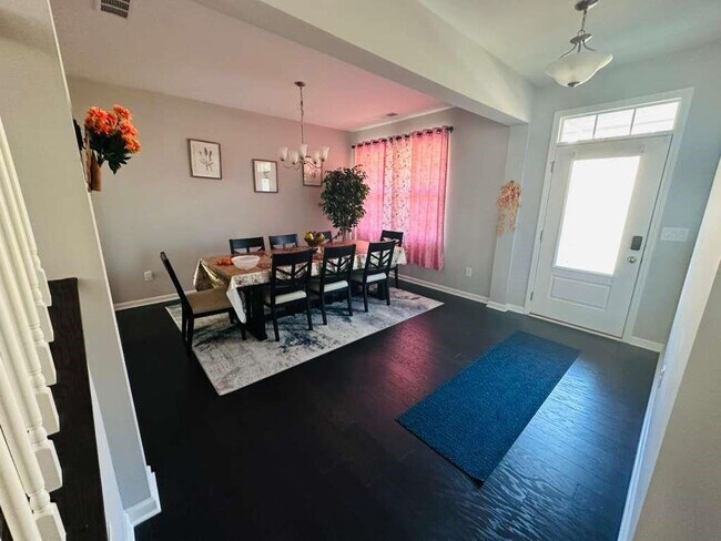 Foto del edificio - 8035 Stiner Grv