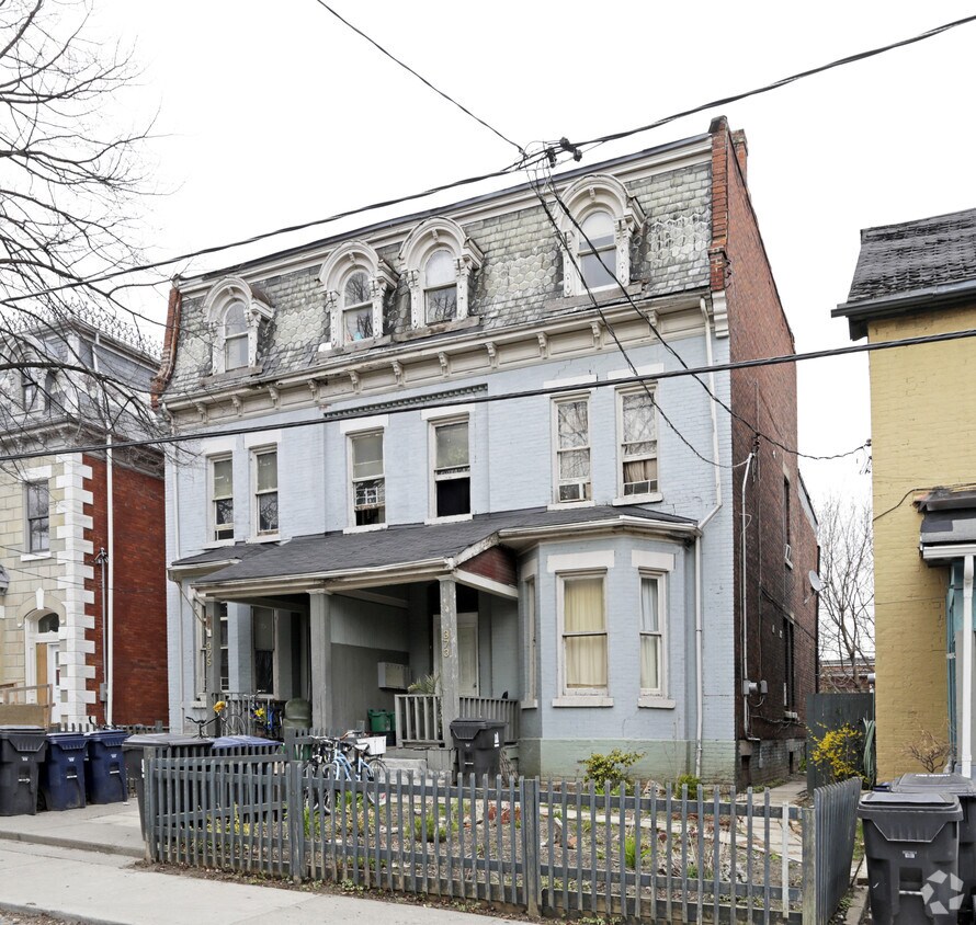 373-375 Sackville Pl, Toronto, ON M5A 3G5 Apartments - 373-375