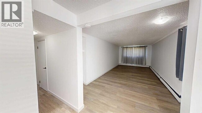 Photo du bâtiment - 9515-9100 100 Ave.