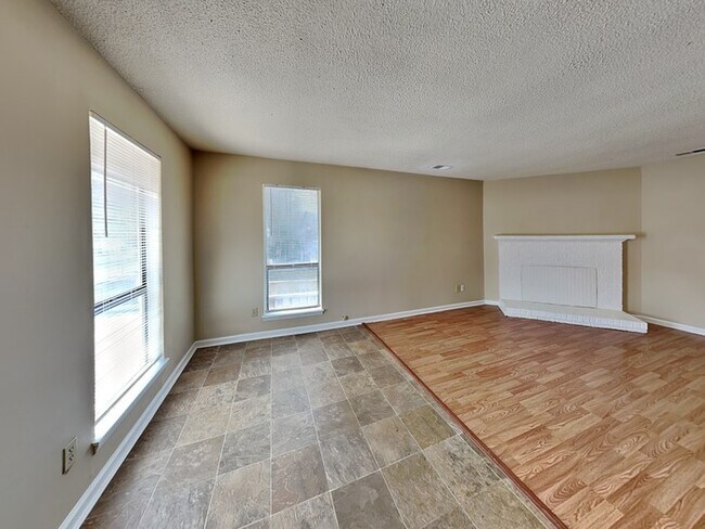 Foto del edificio - 9332 Winter Elm Ln