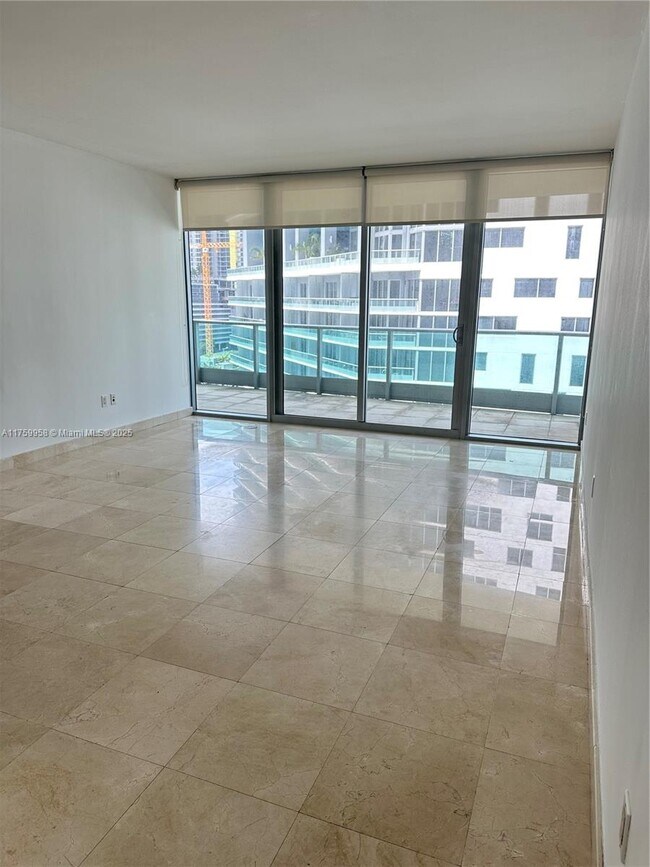 Foto del edificio - 1331 Brickell Bay Dr