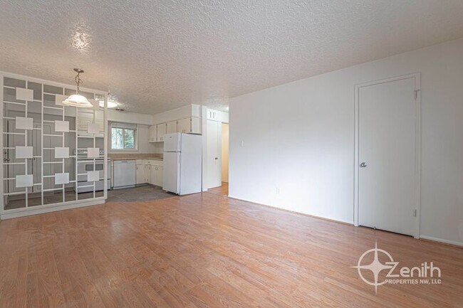 Building Photo - 8412 SE Meadow Ln