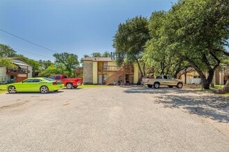 Building Photo - 302 Algerita Dr