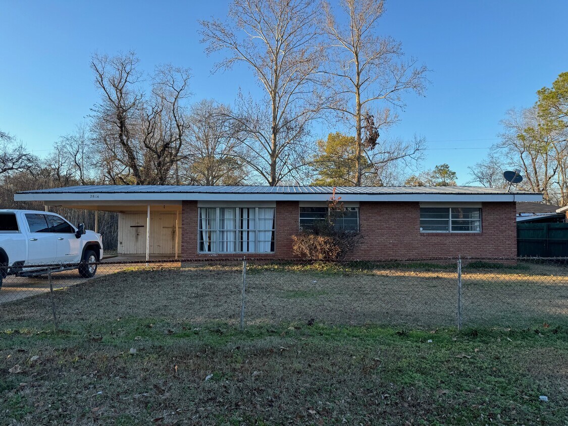 Primary Photo - 2814 Sabine Dr