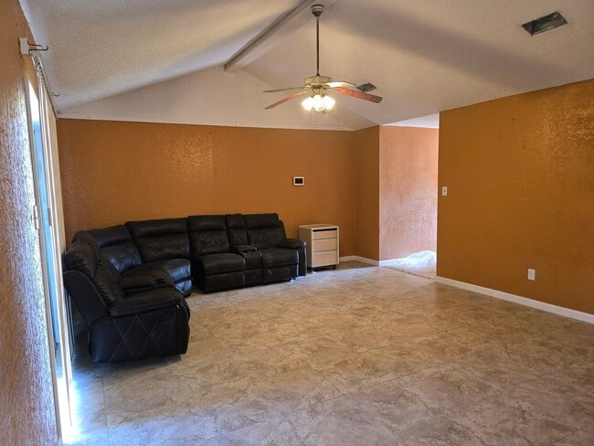 Building Photo - 7218 Oriole St