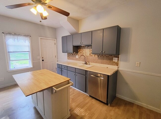Building Photo - ****Burrillville – Three Bed/Two Bath Dupl...