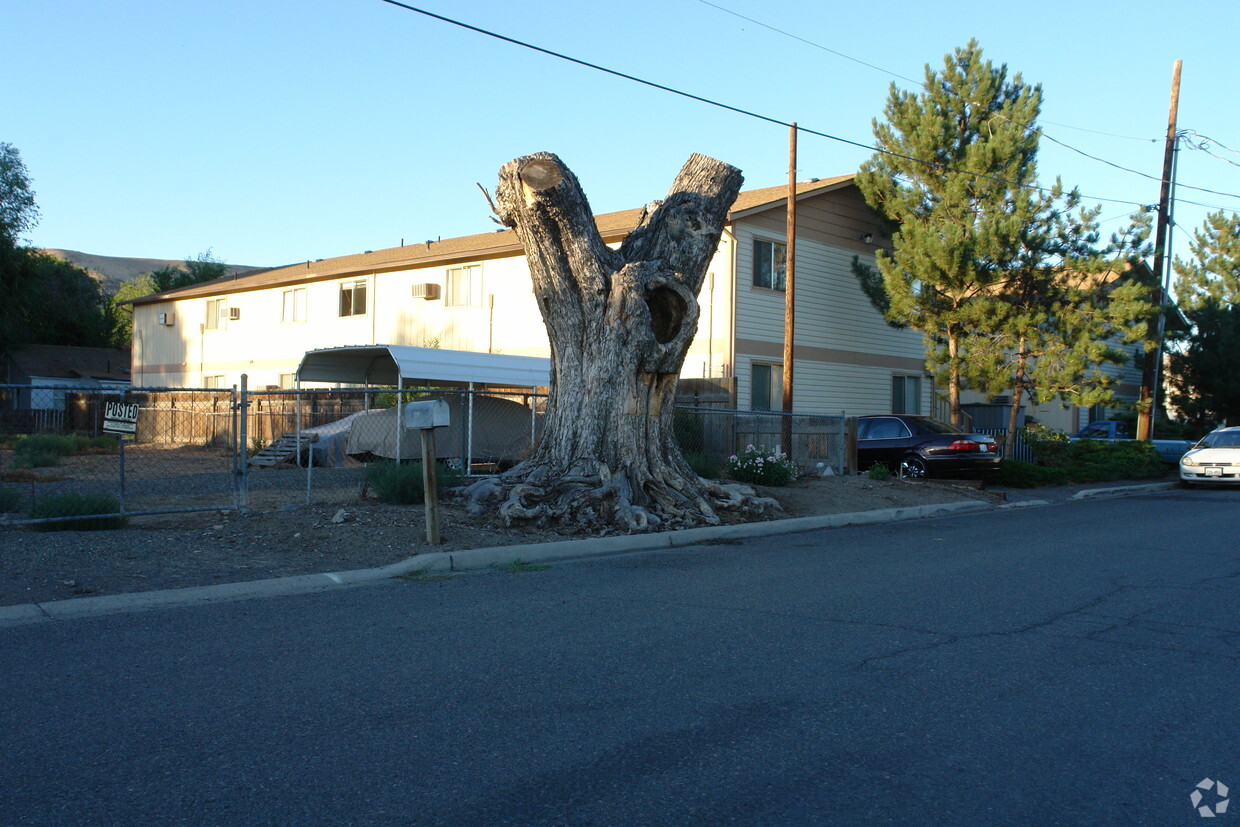 Foto del edificio - 201-203 E Oak St