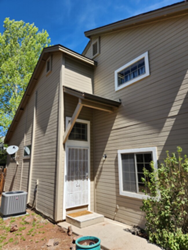 Building Photo - Coming in August!  Furnished Boulder Pointe Townhome