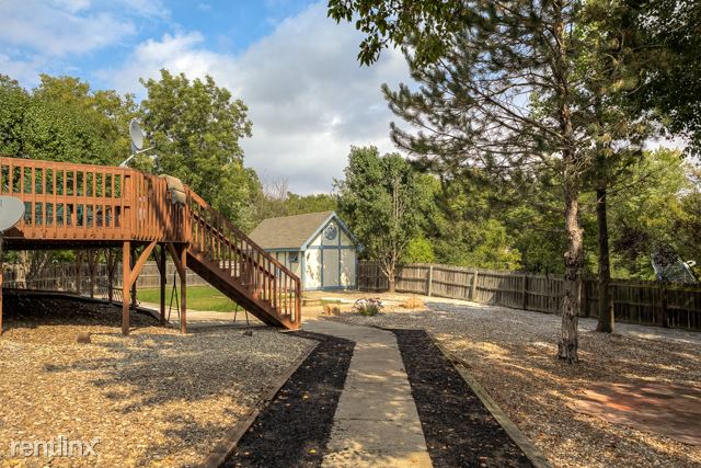 Building Photo - 3505 Lakeview Cir