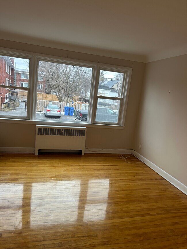 Building Photo - 308 Mcarthur Av
