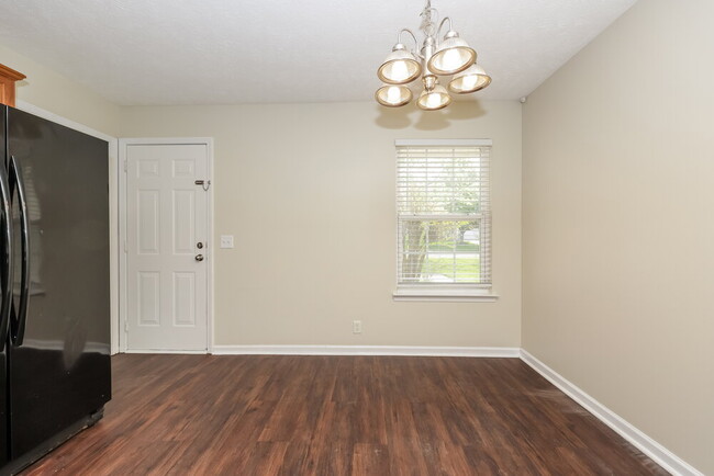 Building Photo - 1006 Tom Hailey Blvd