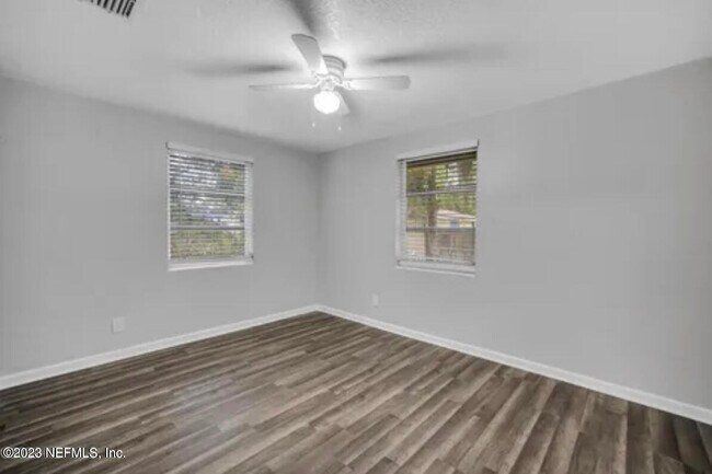 Foto del edificio - 5270 Collins Rd