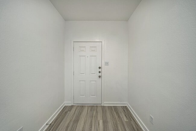 Building Photo - Where Style Meets Comfort: Elevate Your Li...