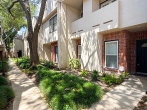 Building Photo - 2442 Bering Dr