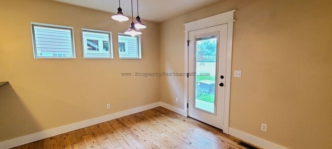 Foto del edificio - **$1,000 off first month rent!** Beautiful...
