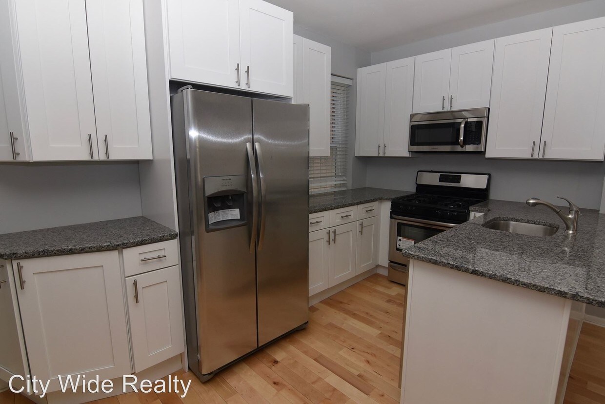Primary Photo - 975 N Lawrence St