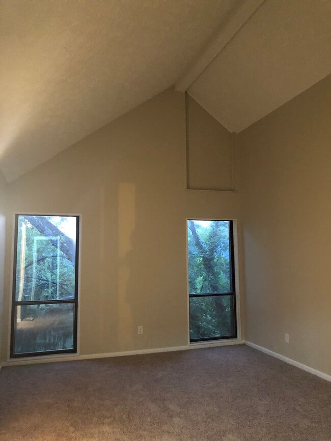 Building Photo - 4830 Crazy Horse Ln