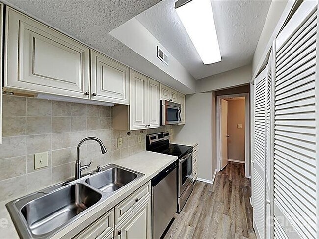 Foto del edificio - 6923 Stonington Ln