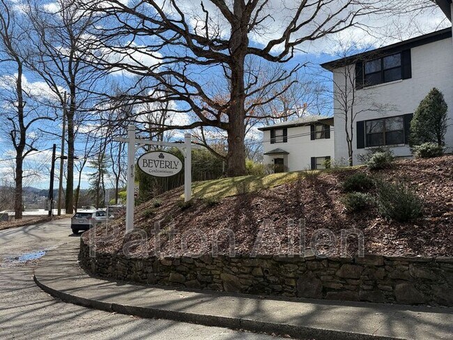 Foto del edificio - 615 Biltmore Ave