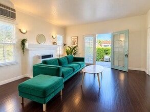 Building Photo - 3013 Somerset Dr