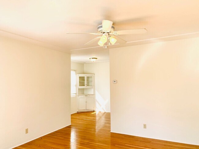 Foto del edificio - BEAUTIFUL 2BD/1BA CONDO IN CROWN POINT! W/ GARAGE & LAUNDRY! $3,595/mo