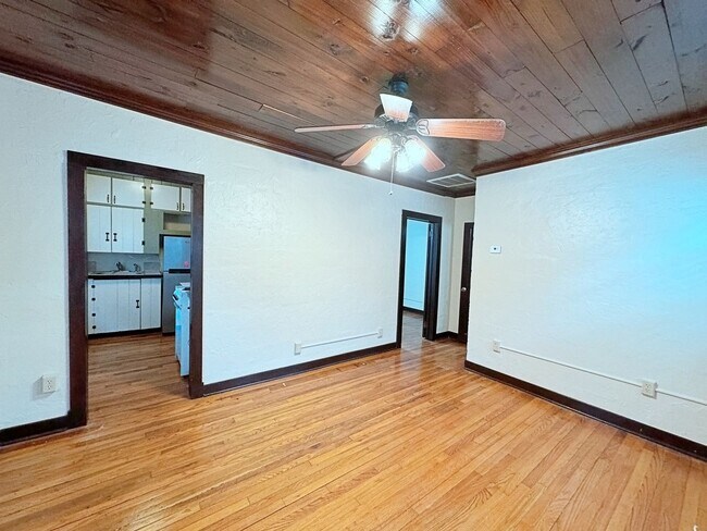 Foto del edificio - 878 Kenmore Ave