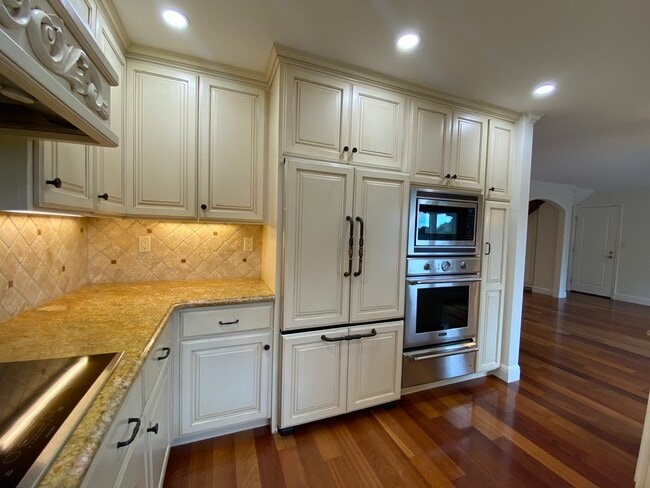 Building Photo - 1545 De Anza Blvd