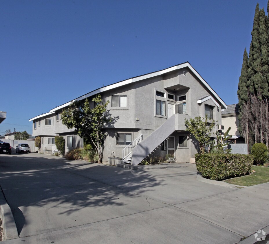 Primary Photo - 13781 Cherry St