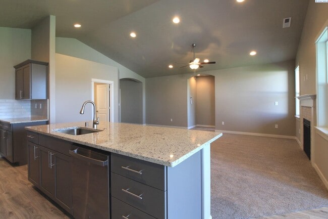 Foto del edificio - 3 Bed/2 Bath + an Office Home in West Pasco