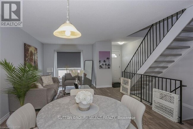 Building Photo - 70 Fiddlers Green Rd