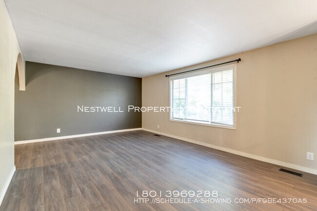 Building Photo - 848 Dorothea Way