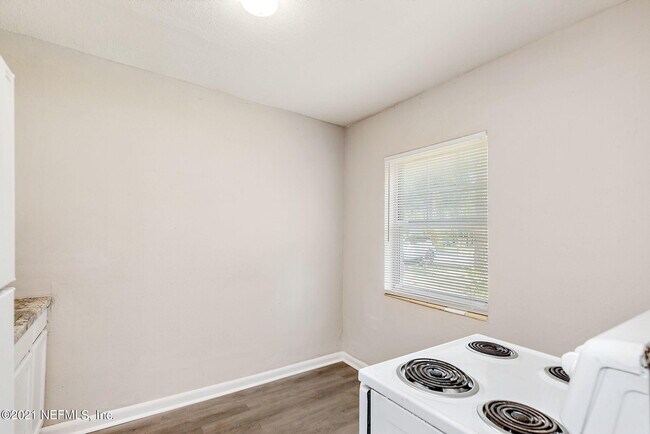 Foto del edificio - 3329 Gilmore St