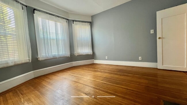 Building Photo - Charming Duplex Lower Unit – 2bd 1ba Nestl...