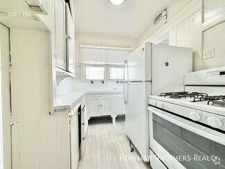 Building Photo - 1121 1/2 E Appleton St