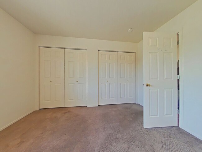 Foto del edificio - 5 bedroom House ~ Close to Campus