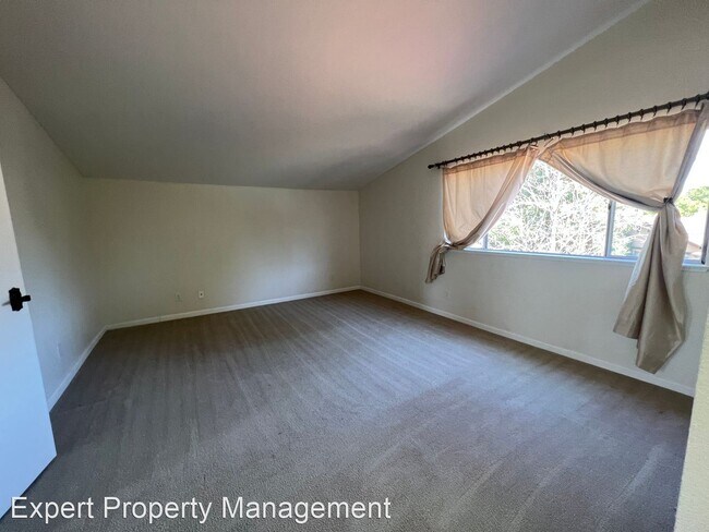 Building Photo - 4 br, 2 bath House - 8329 Canyon Oak Dr