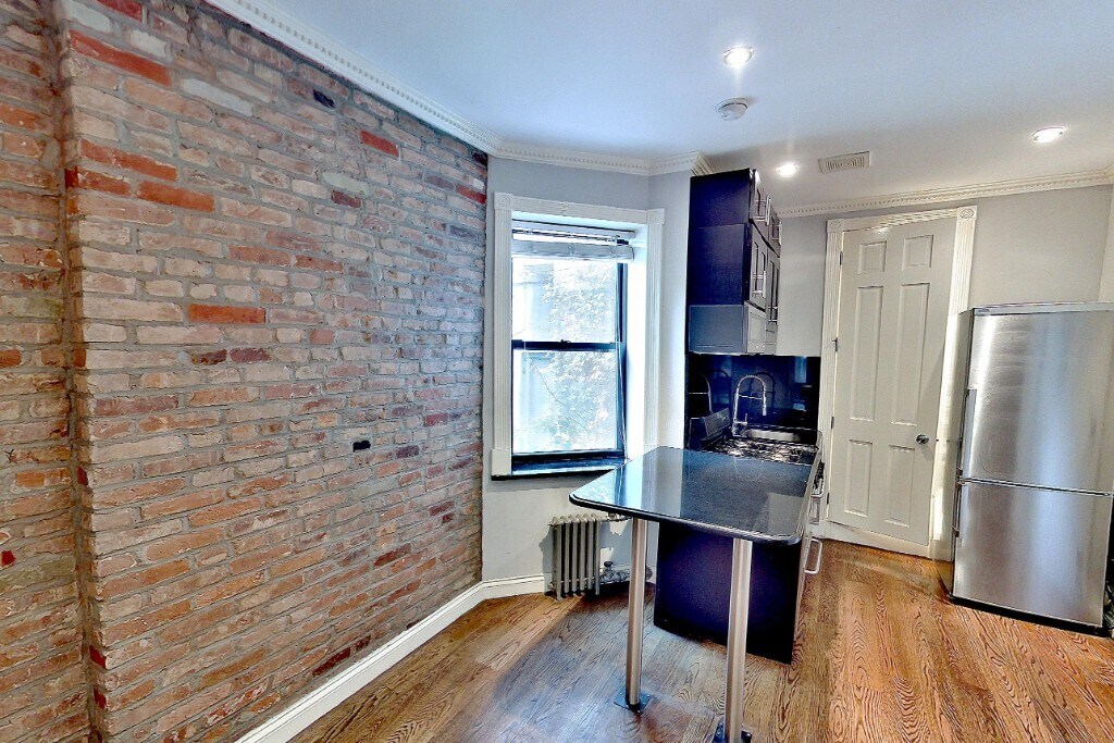 Foto del edificio - 325 E 5th St