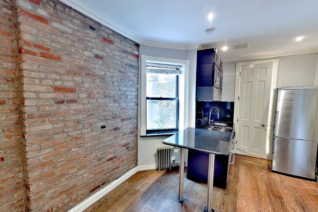 Photo - 325 E 5th St Apartment
