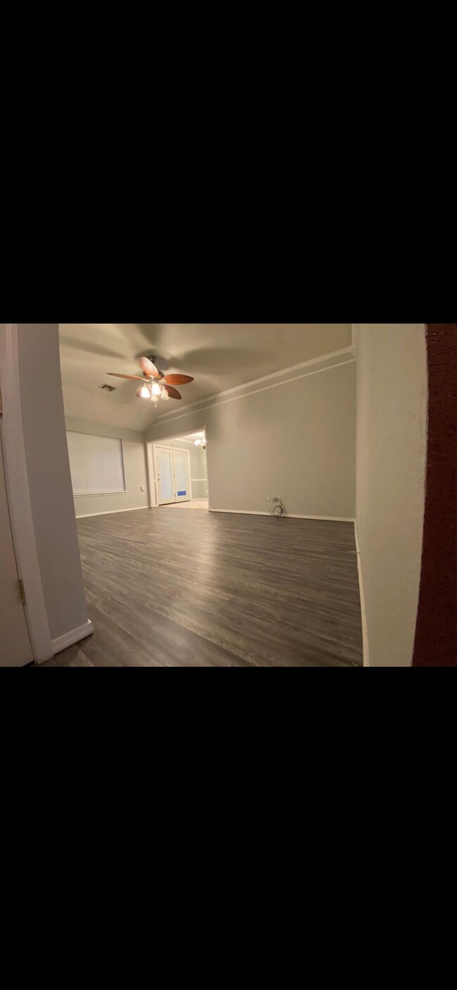 Building Photo - 725 Peppertree Ct
