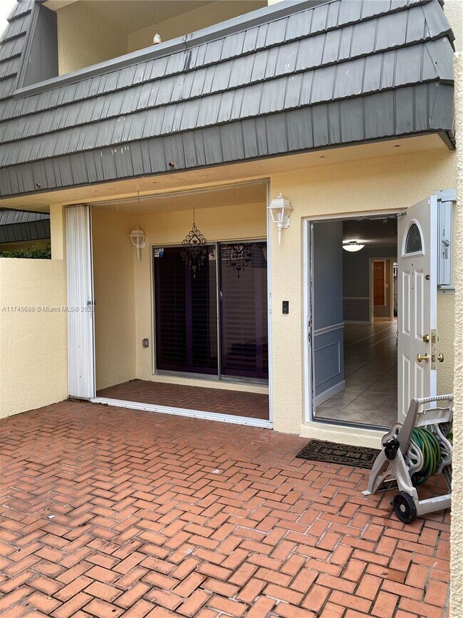 Building Photo - 8761 SW 137th Ave