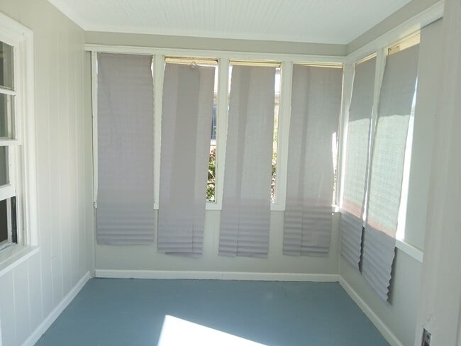 Foto del edificio - Spacious 4 Bedroom Home in Well Kept Commu...