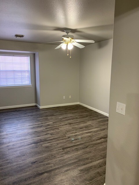 Building Photo - Remodel in the Beautiful white mountains