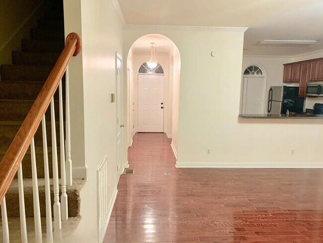 Foto del edificio - Charming 2-Bedroom, 2.5-Bath Home on Ed Temple Blvd – Convenient Nashville Living!