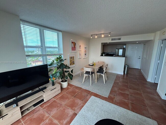 Building Photo - 3000 Coral Wy