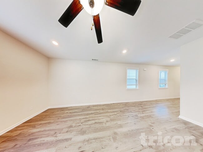 Foto del edificio - 203 Chapelcrest Ln