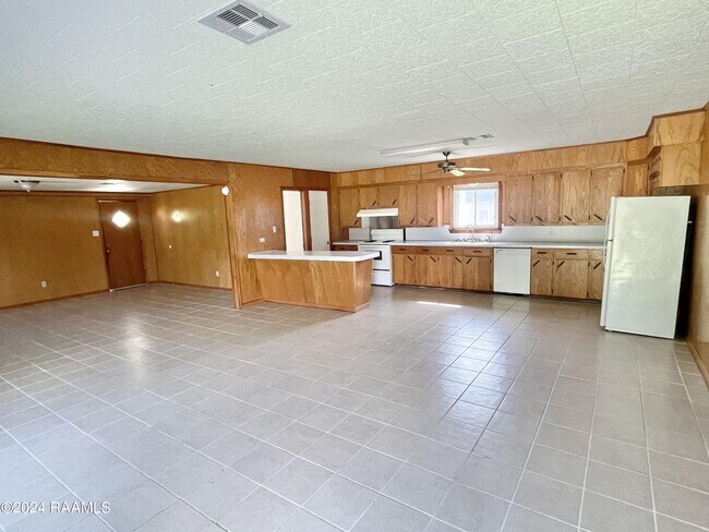 Building Photo - 1085 Anse Broussard Hwy